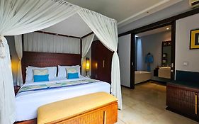 Seminyak Icon - by Karaniya Experience - CHSE certified