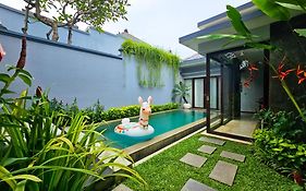 Seminyak Icon - by Karaniya Experience - CHSE certified